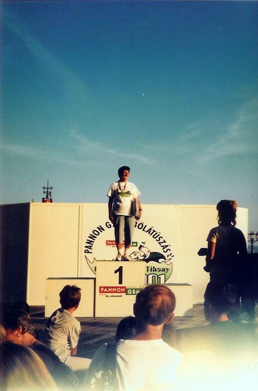A vilag tetejen (2001 Balatonfured).jpg